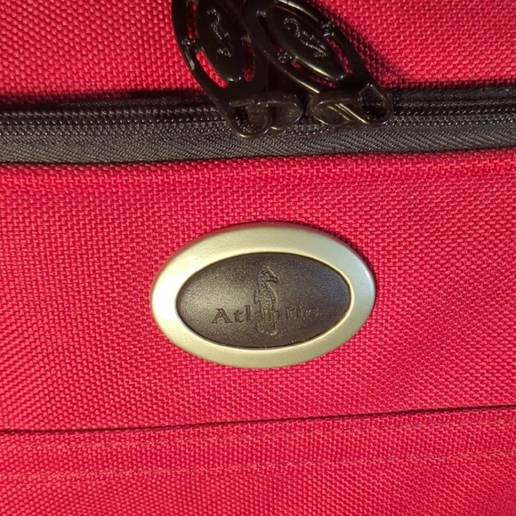 Elegant Red Tote Bag - Picture 2 of 9